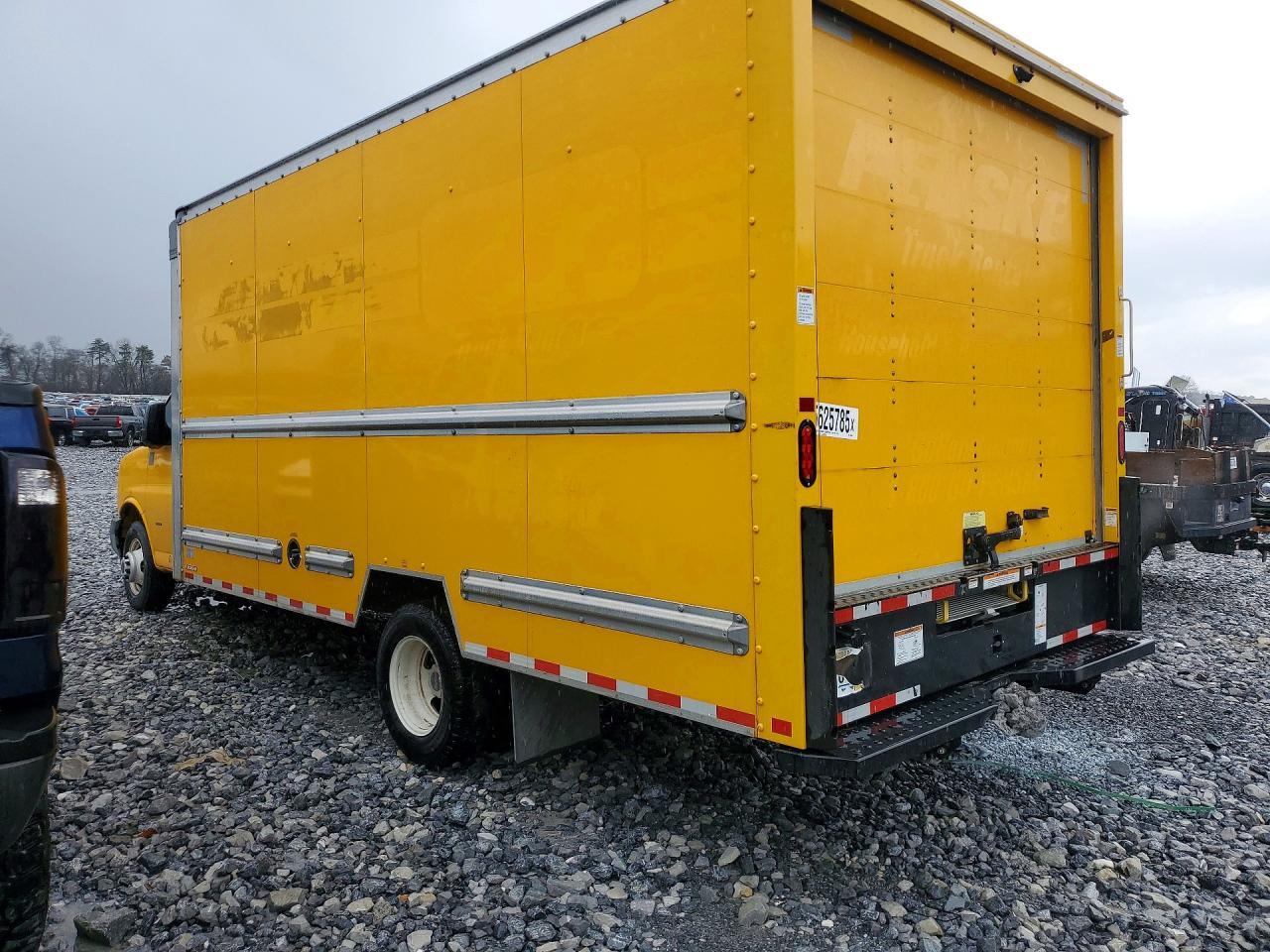2023 GMC Savana BOX Truck