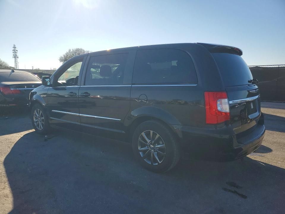 2015 Chrysler Town & Country s