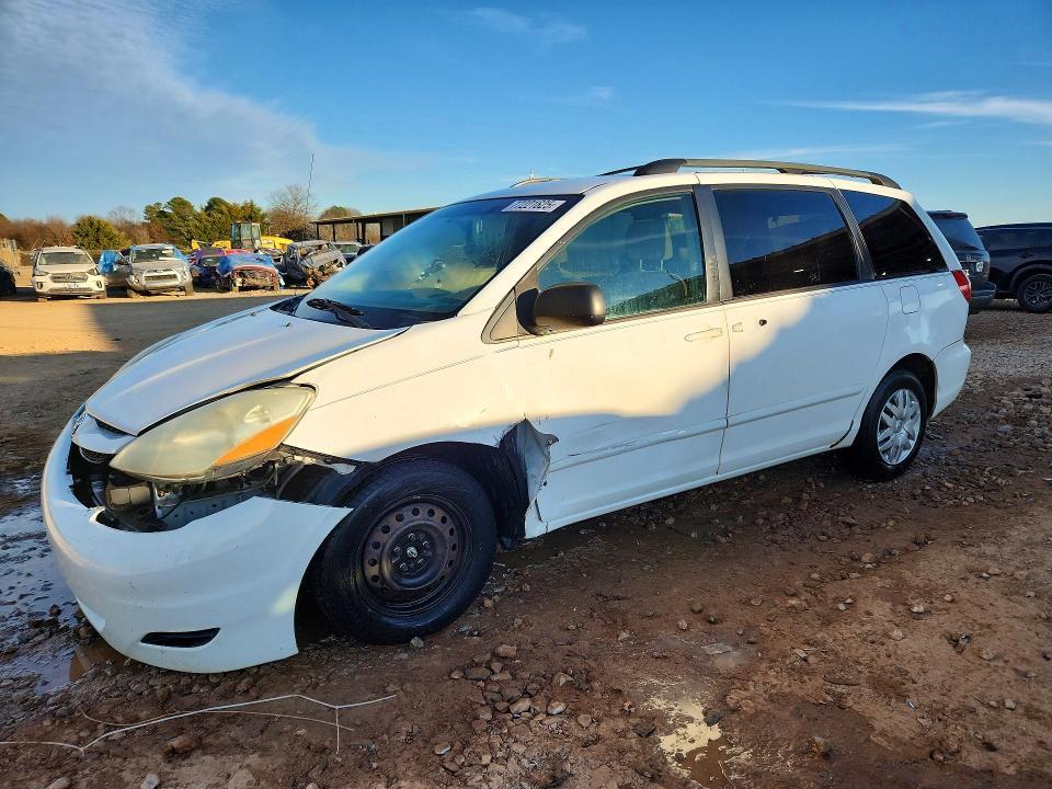 2006 Toyota Sienna le 8 Passenger