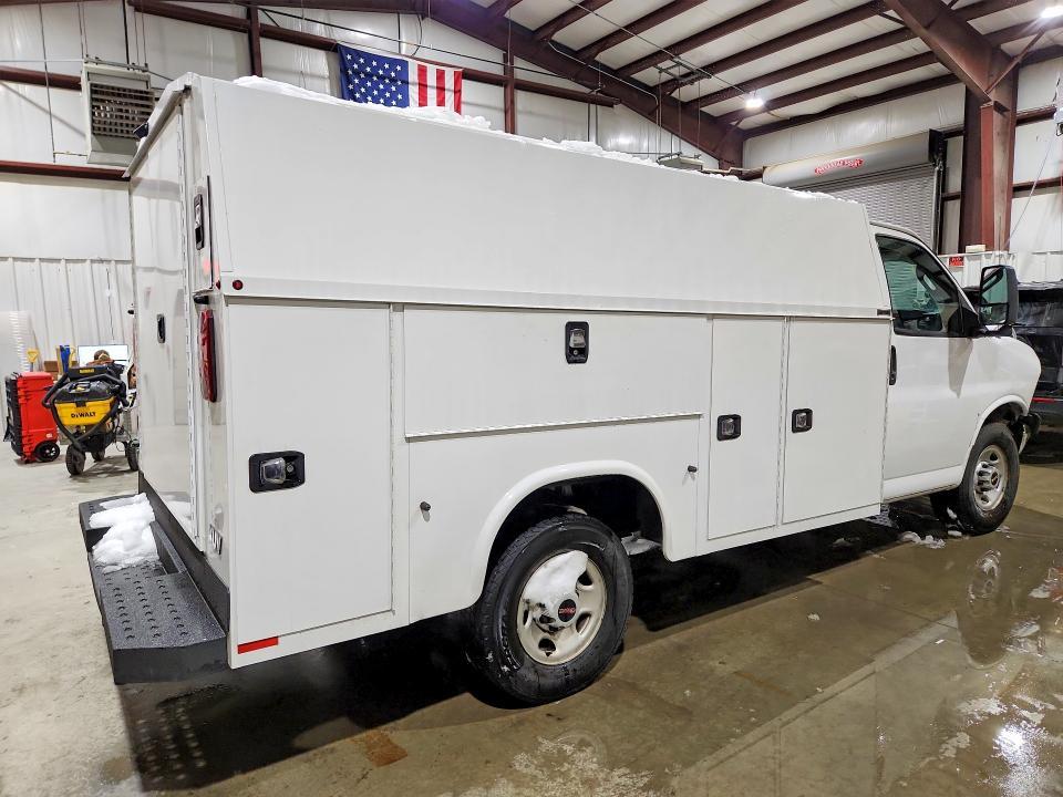 2023 GMC Savana Cutaway G3500