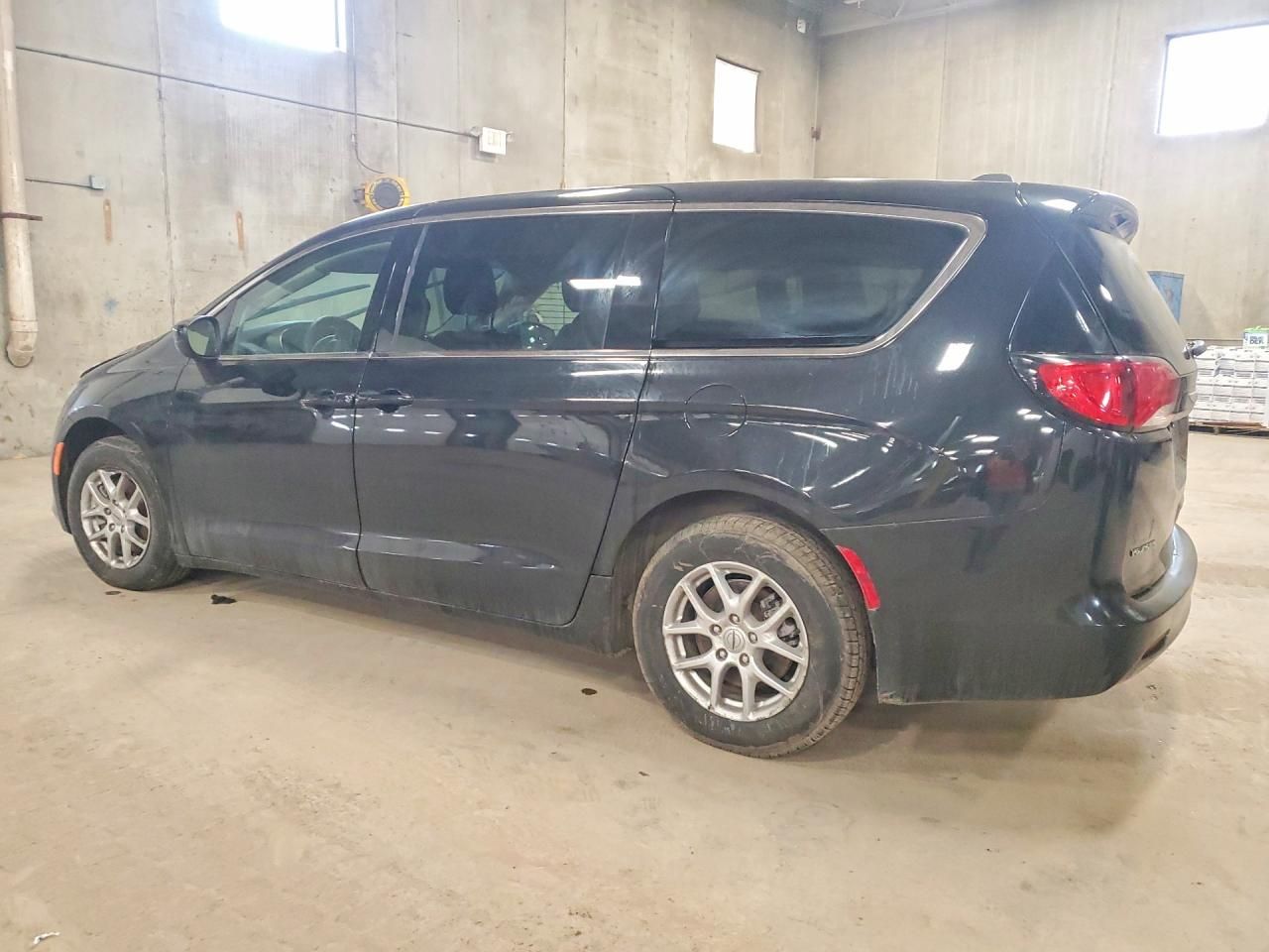 2022 Chrysler Voyager lx