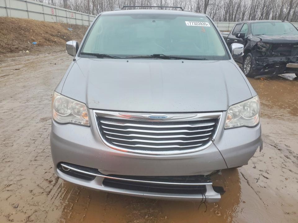 2013 Chrysler Town & Country Touring l