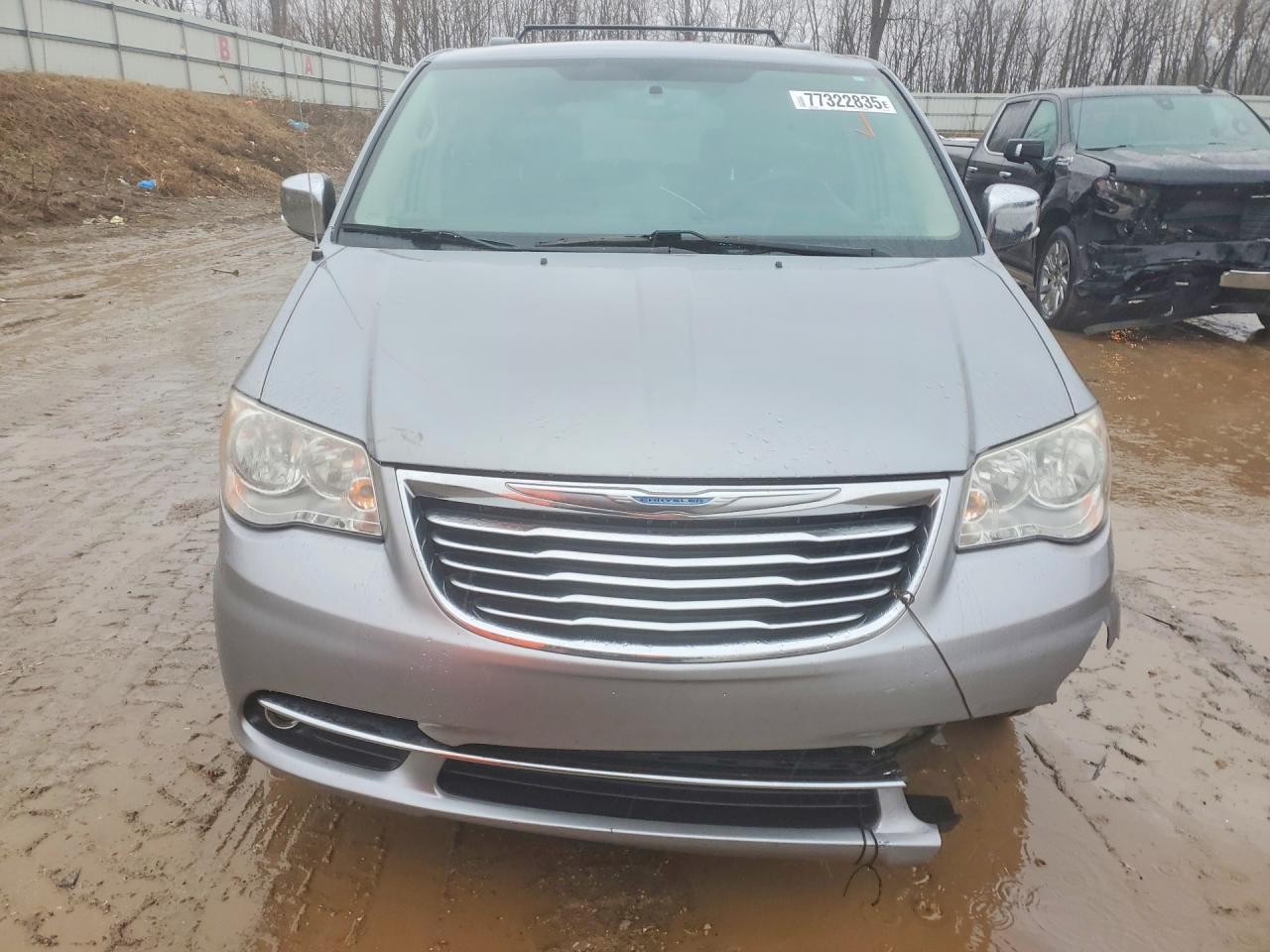2013 Chrysler Town & Country Touring l
