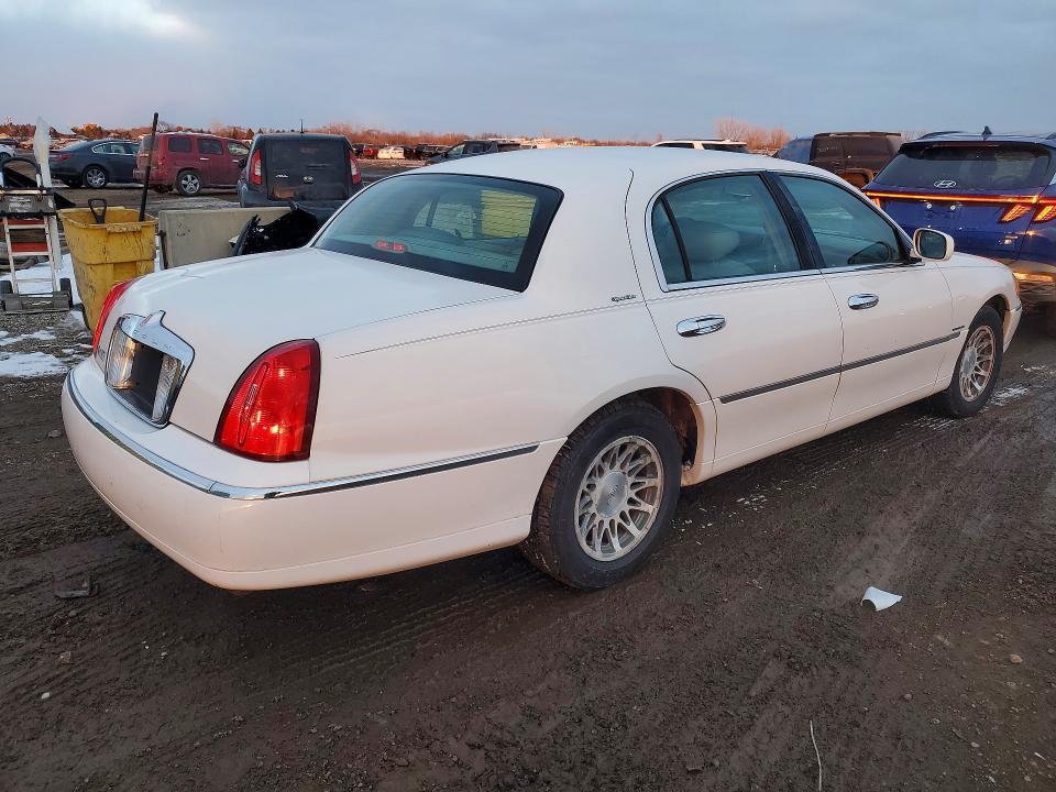 2001 Lincoln Town car Signature