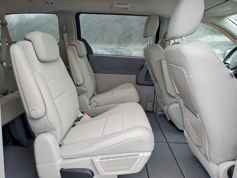 2009 Chrysler Town & Country lx