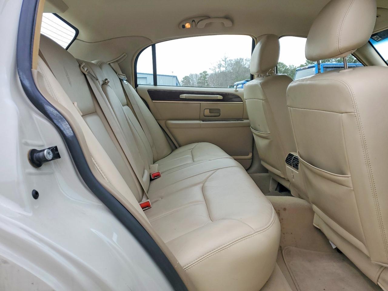 2006 Lincoln Town car Signature Limited