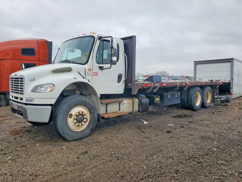 2014 Freightliner Business Class M2 Flatbed Truck