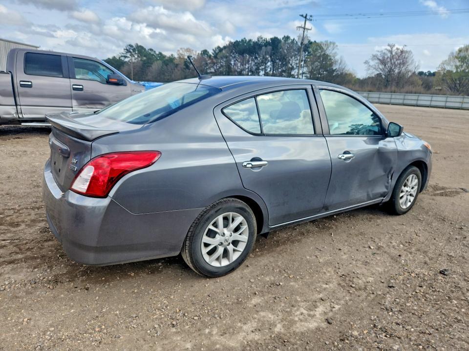 2019 Nissan Versa sv