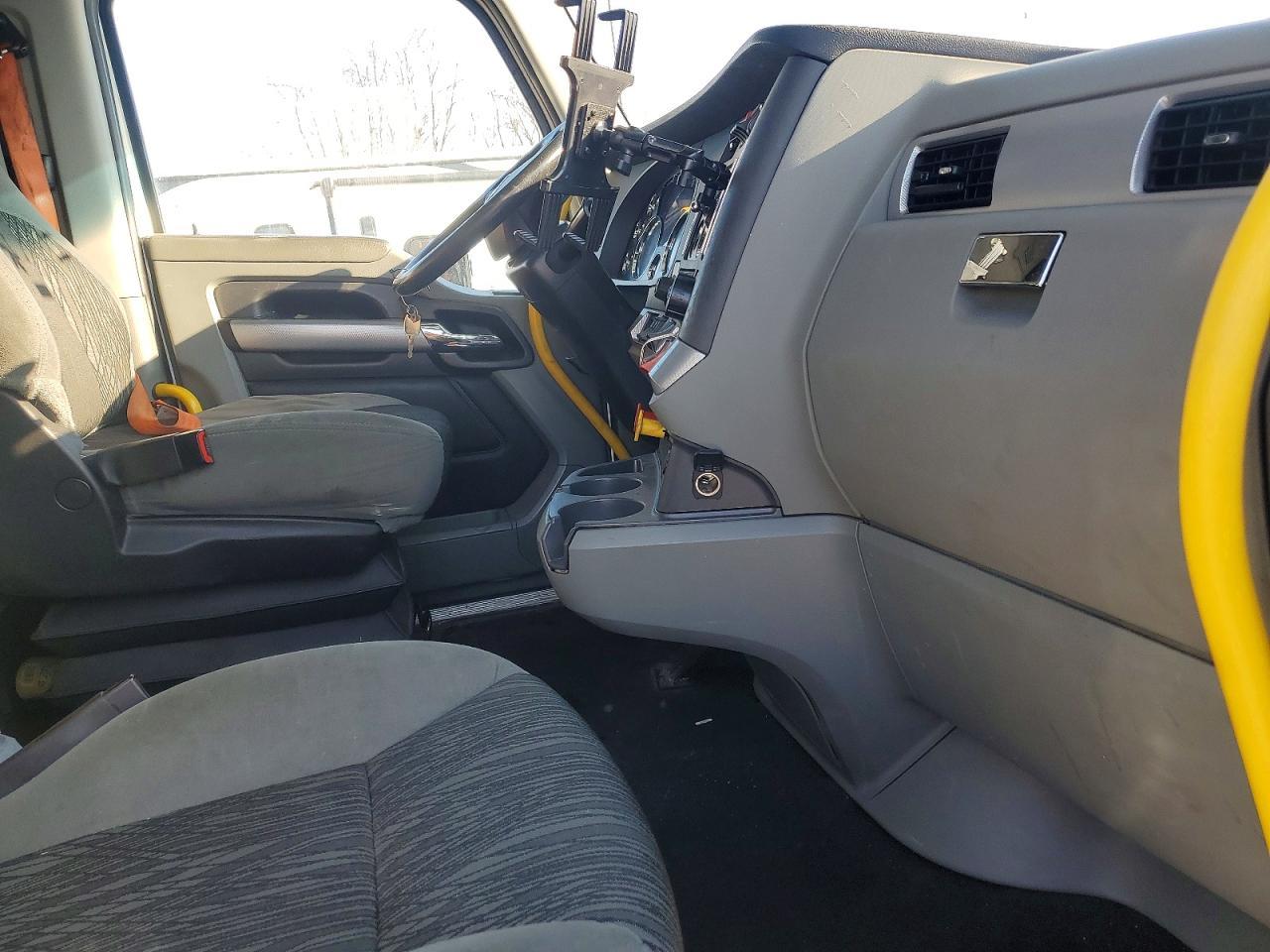 2021 Kenworth T680 Semi Truck