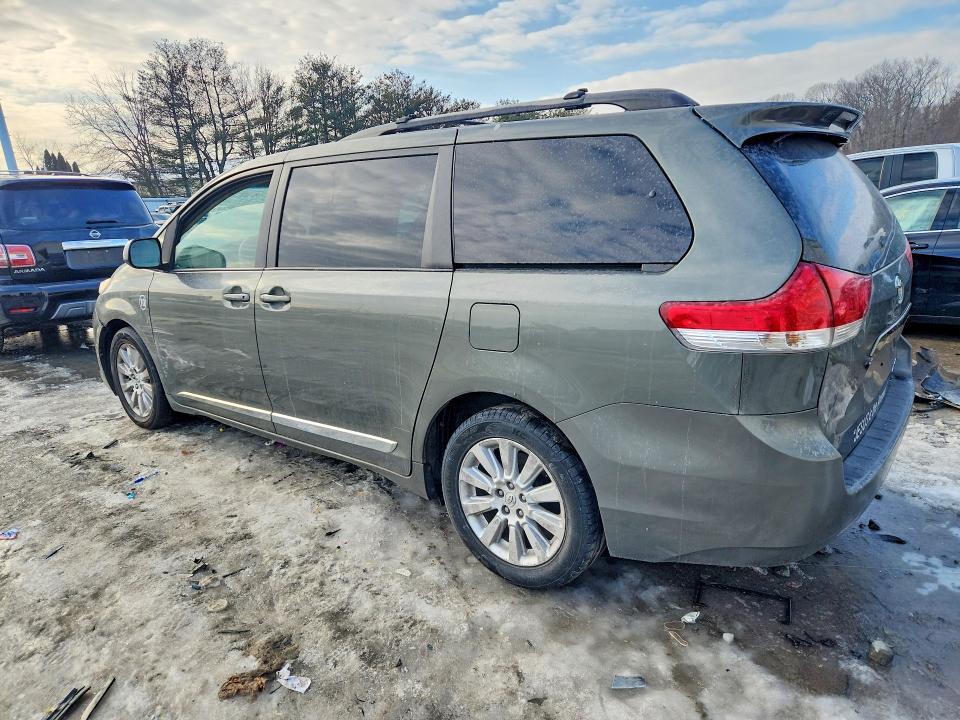 2011 Toyota Sienna le 7-passenger
