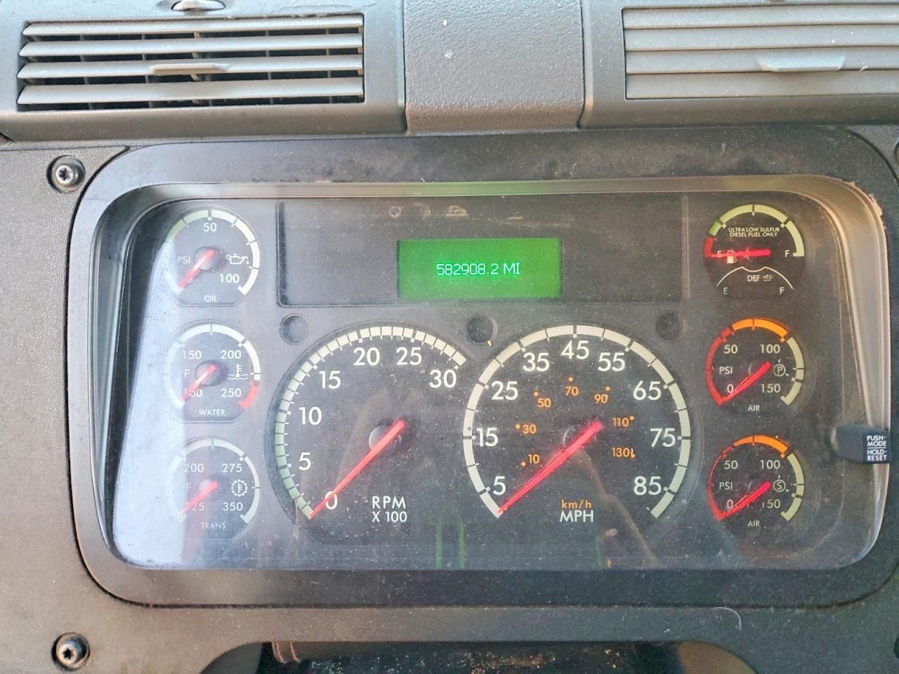 2018 Freightliner Cascadia 125 Semi Truck