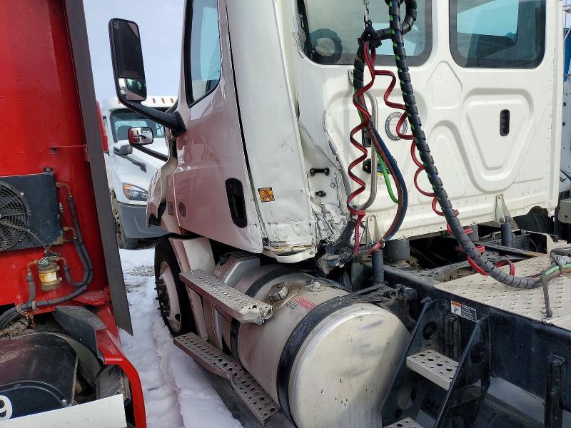 2019 Freigliner 2019 Freightliner Cascadia 126 Semi Truck