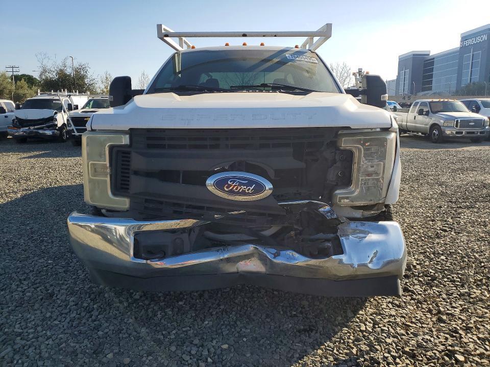 2017 Ford F350 Super Duty Utility / Service Truck