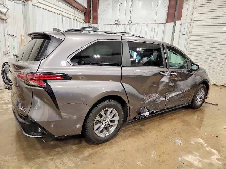 2022 Toyota Sienna xse 7-passenger