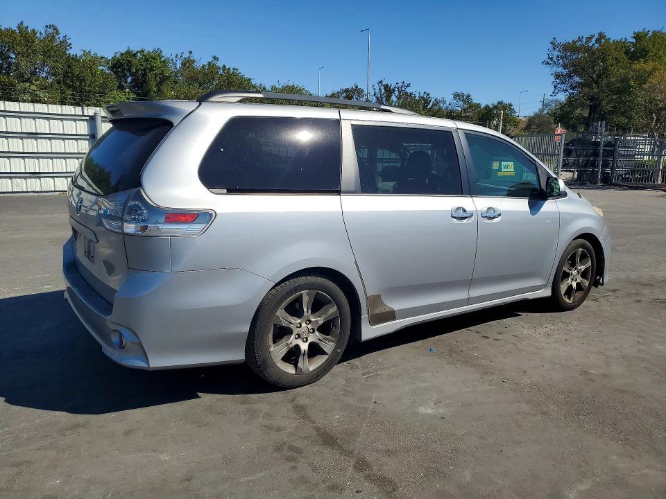 2013 Toyota Sienna se Premium 8-passenger