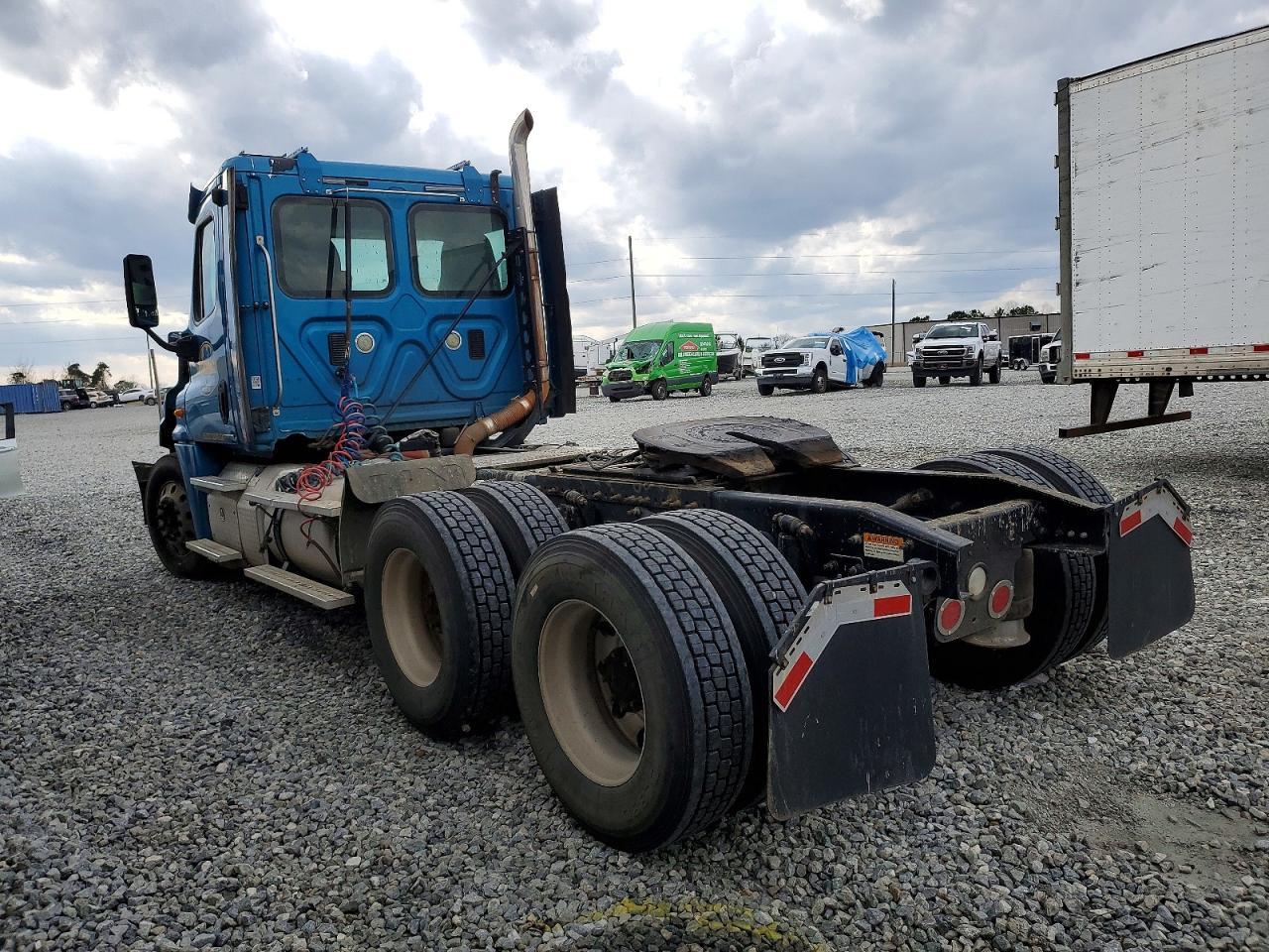 2012 Freightliner Cascadia Semi Truck