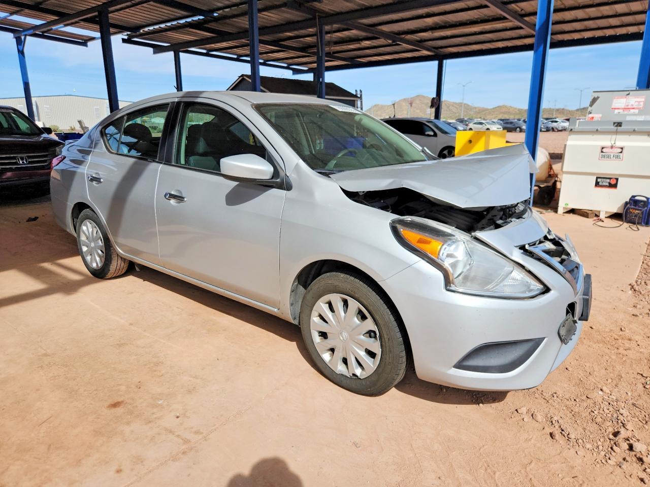 2019 Niss Versa s