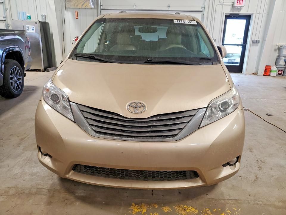 2013 Toyota Sienna xle
