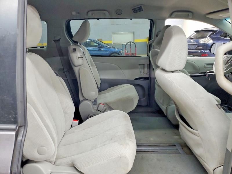 2013 Toyota Sienna le