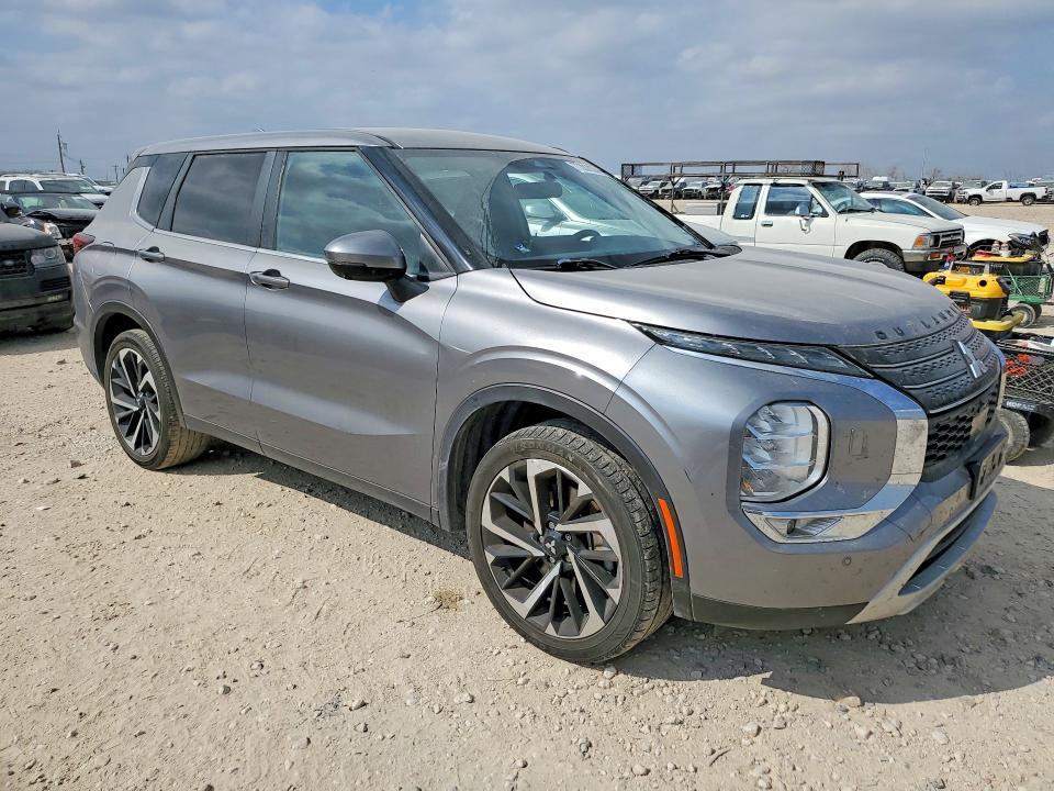 2022 Mitsubishi Outlander se