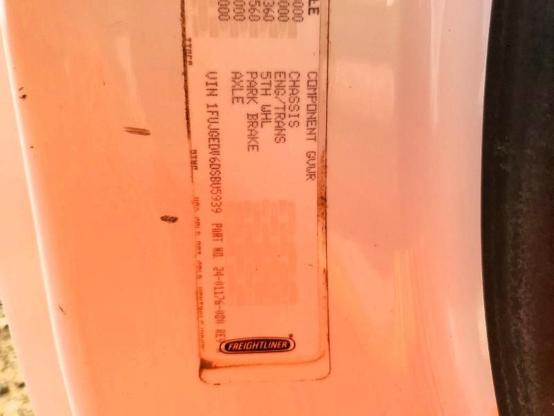 2013 Freigliner 2013 Freightliner Cascadia Truck Cab AND Chassis