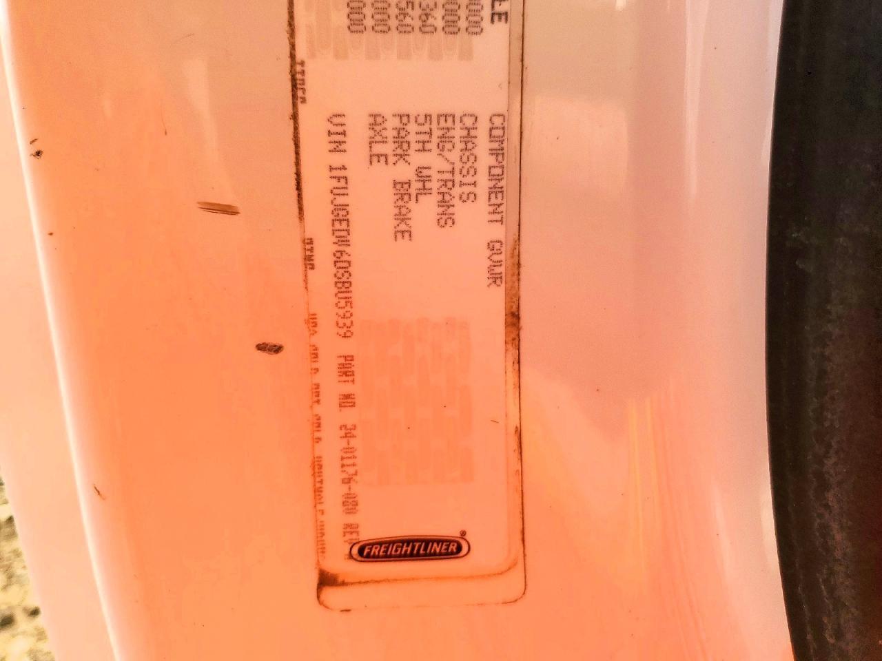 2013 Freigliner 2013 Freightliner Cascadia Truck Cab AND Chassis