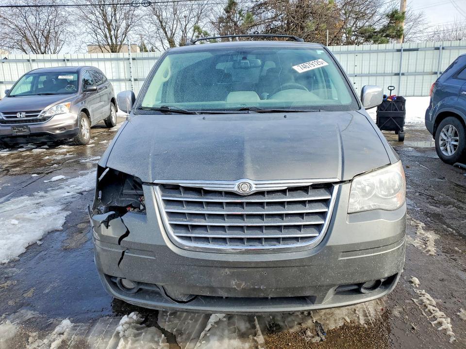 2010 Chrysler Town & Country Touring