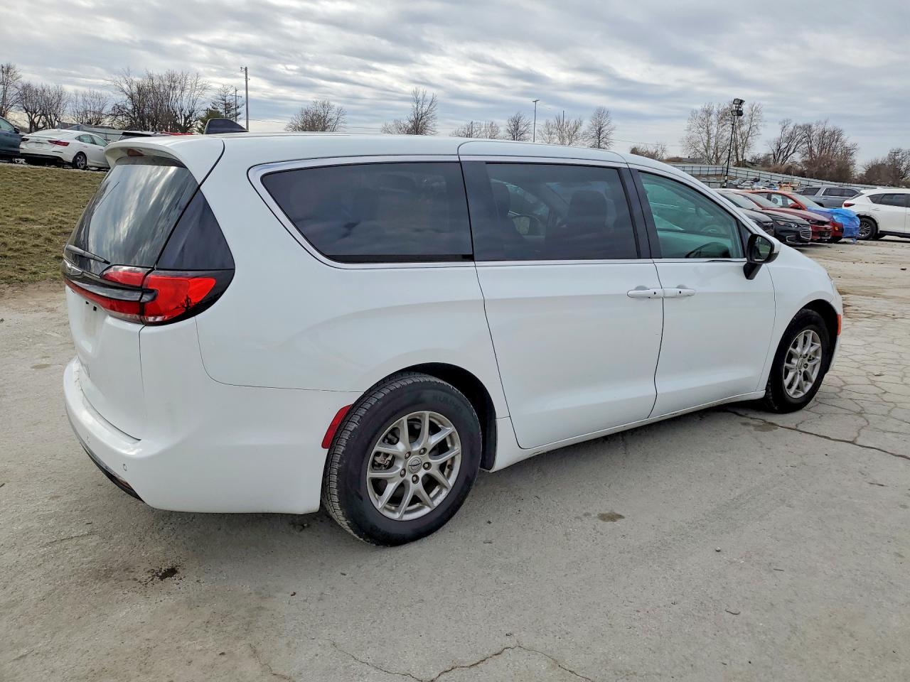 2023 Chrysler Pacifica Touring l