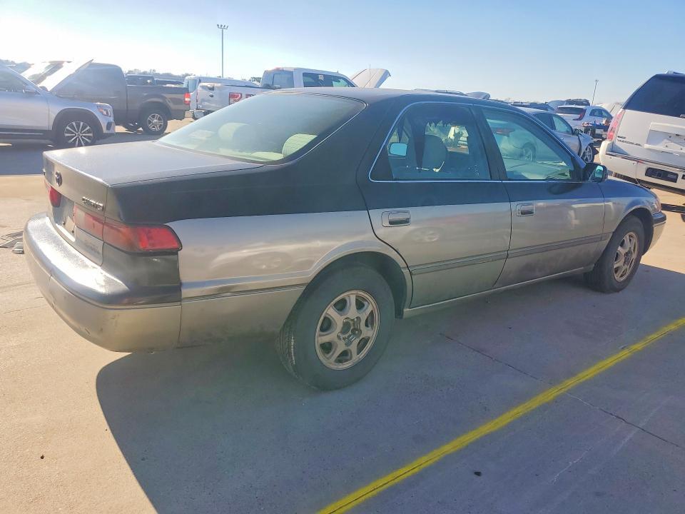 1999 Toyota Camry le