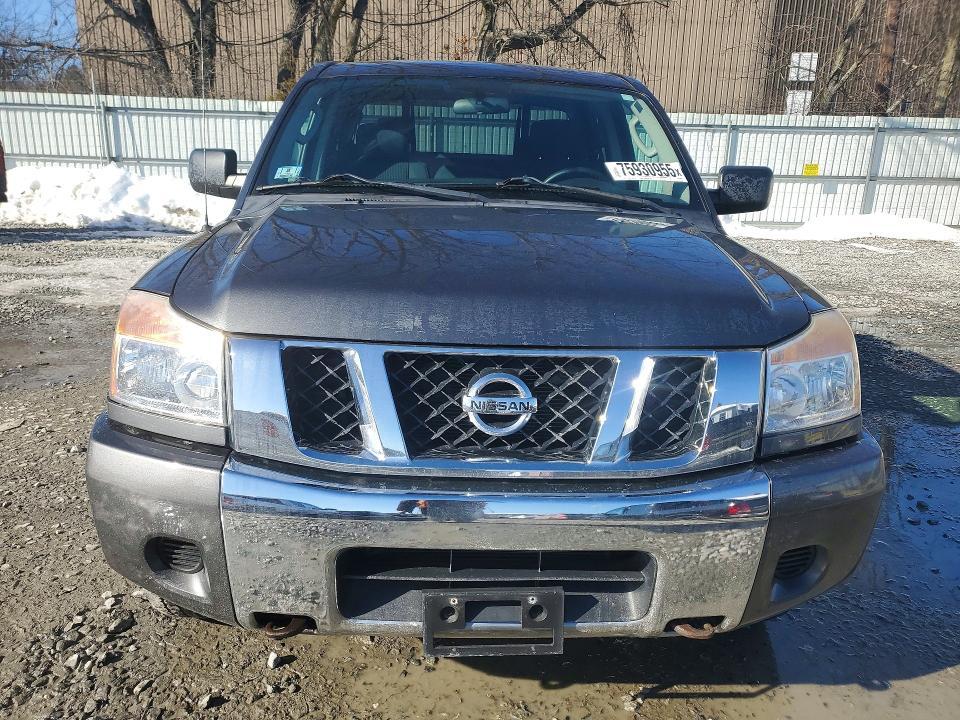 2011 Nissan Titan s