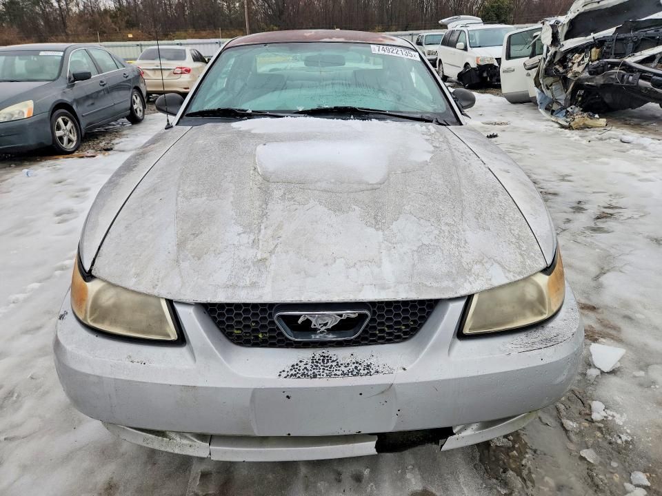 2000 Ford Mustang