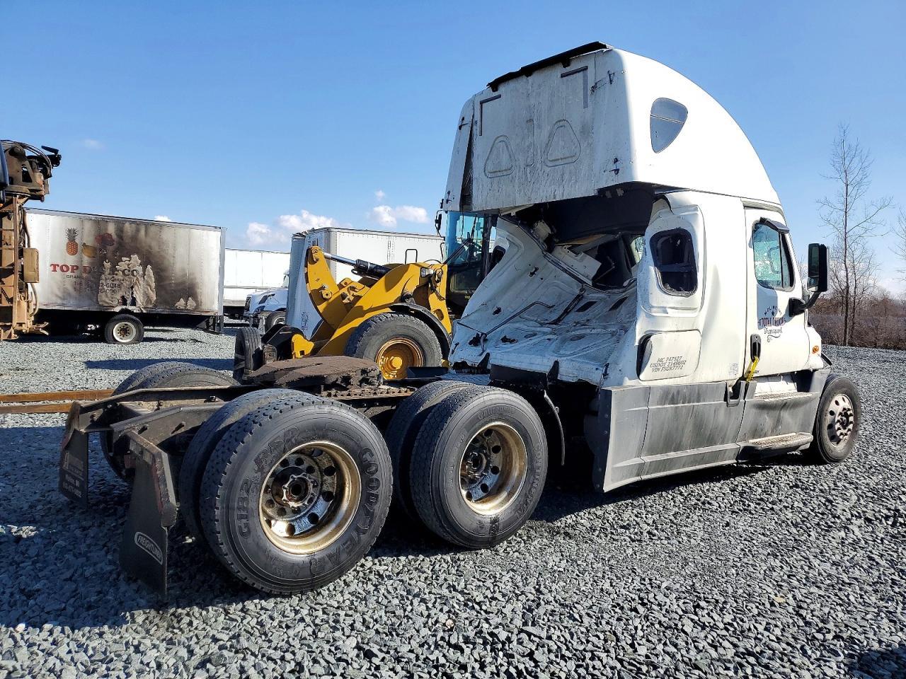 2015 Freightliner Cascadia Semi Truck