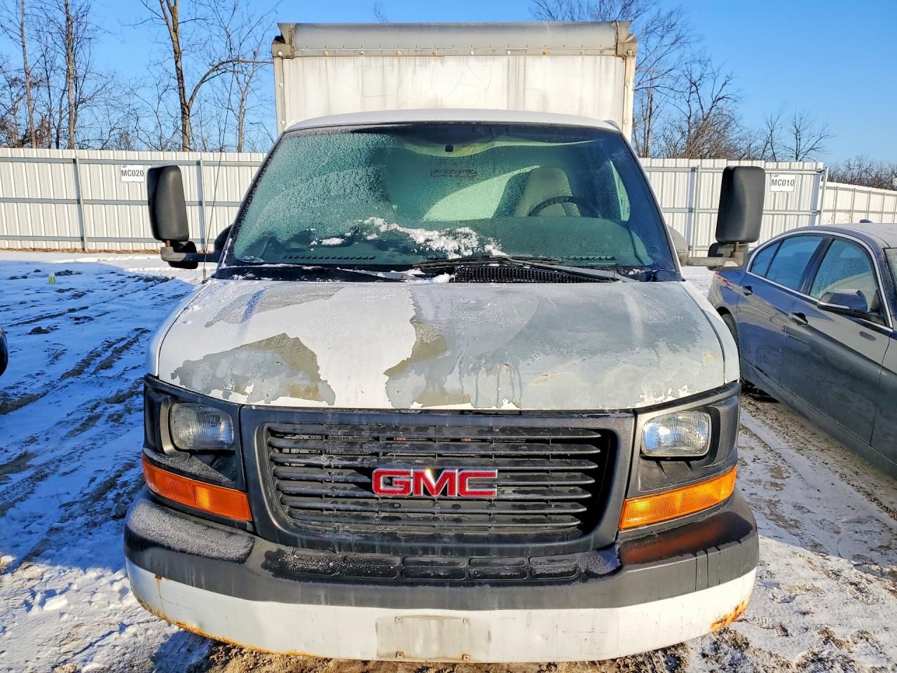 2004 GMC Savana BOX Truck