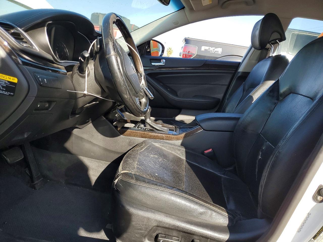 2014 KIA Cadenza Premium