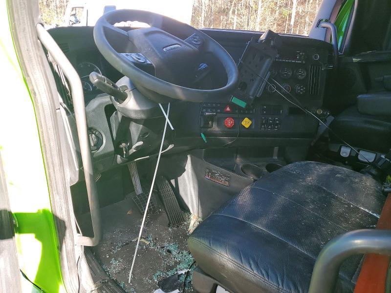 2023 Freightliner Cascadia 126