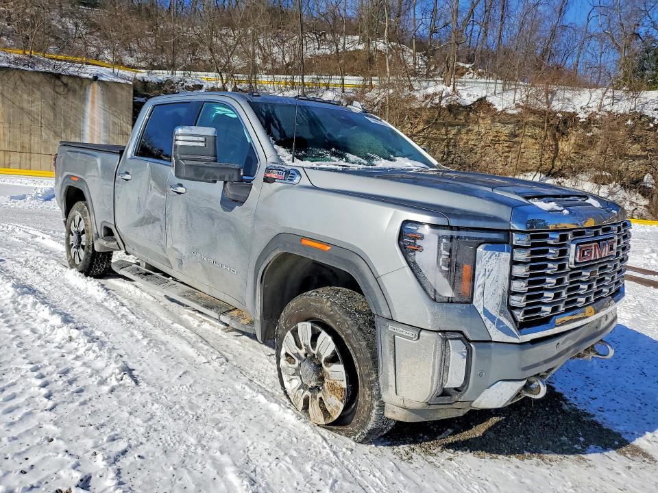 2025 GMC Sierra K3500 Denali