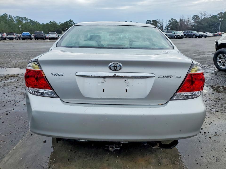 2005 Toyota Camry le