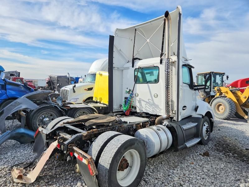 2016 Kenworth T680 Semi Truck