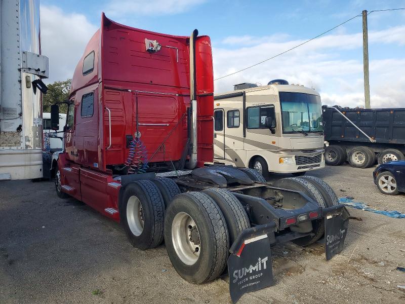 2011 Volvo VNL Semi Truck
