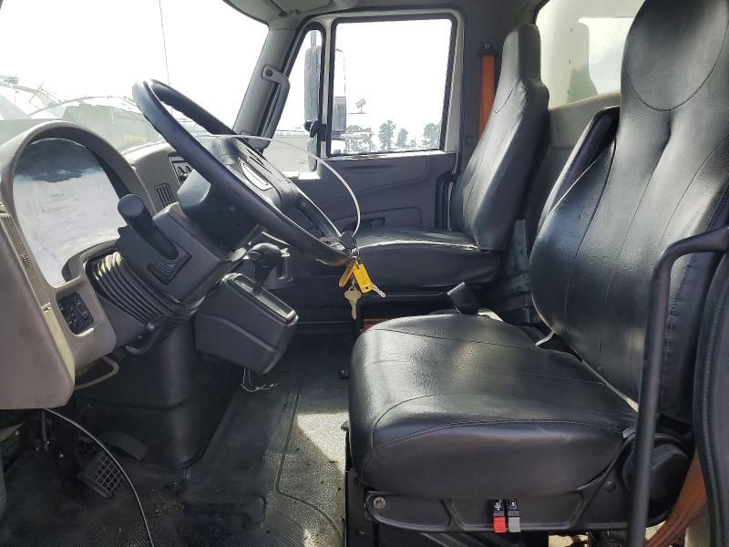 2012 International 4300 box Truck