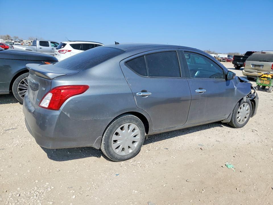 2016 Niss Versa