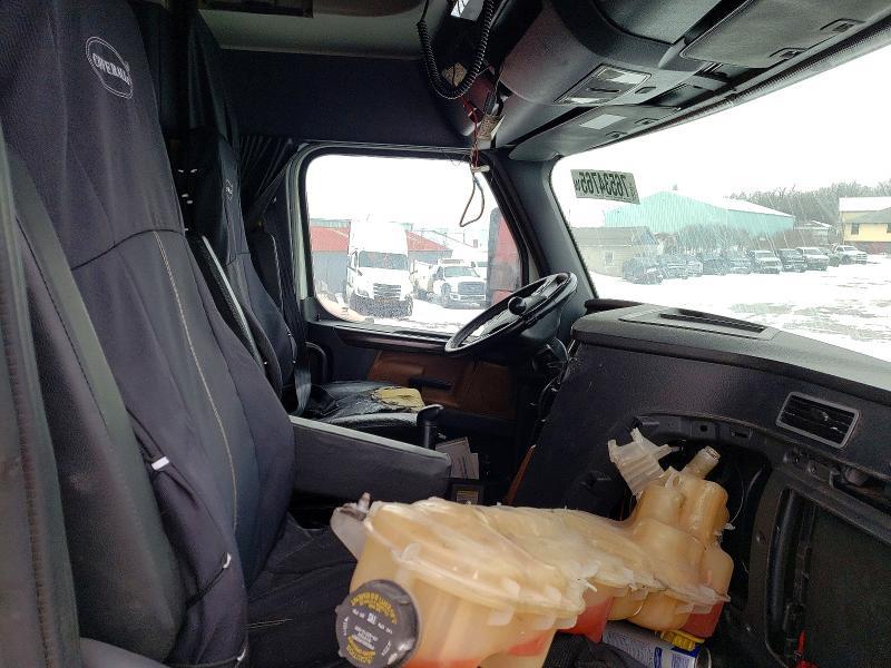 2020 Freightliner Cascadia 126