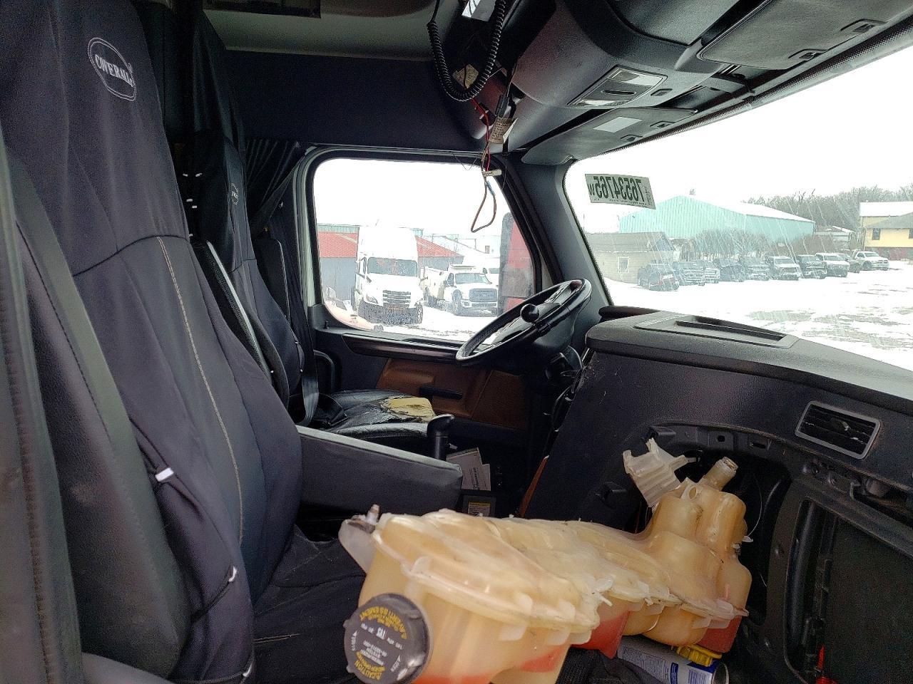 2020 Freightliner Cascadia 126