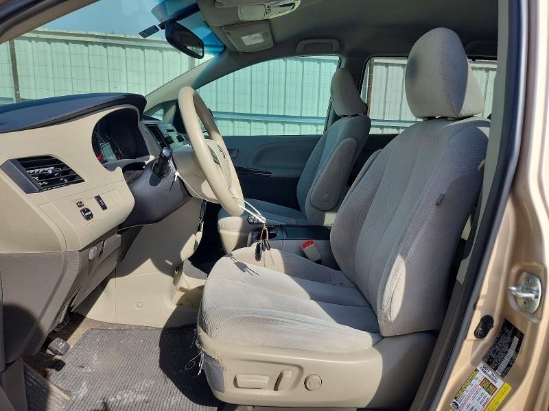 2014 Toyota Sienna le
