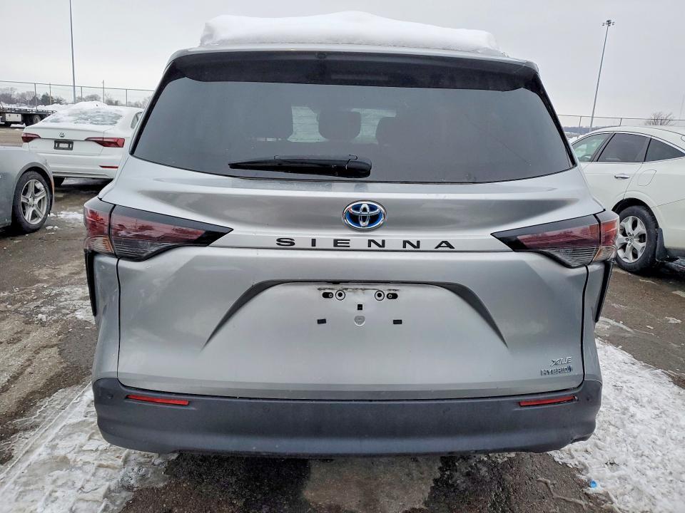 2023 Toyota Sienna xle