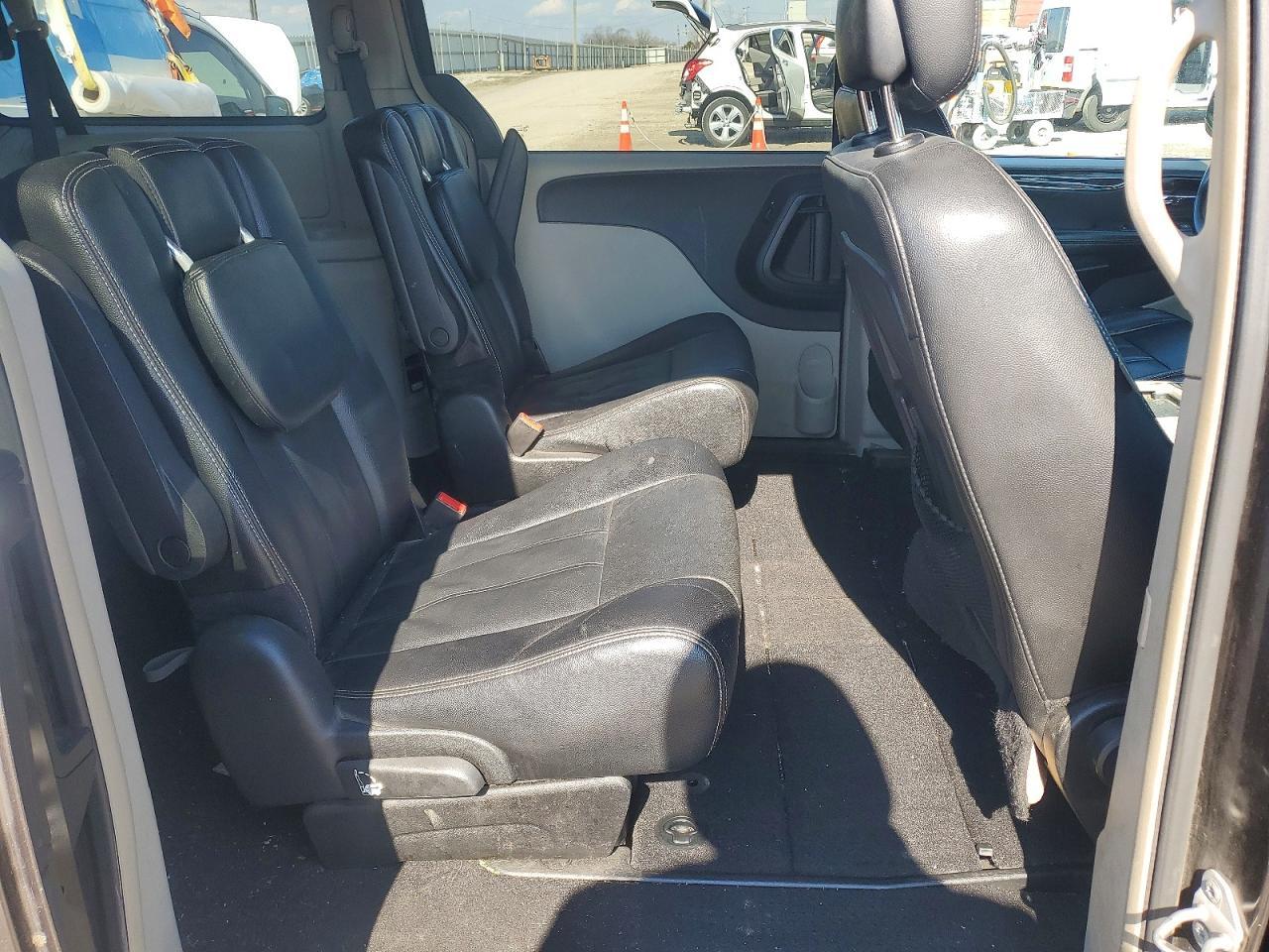 2015 Chrysler Town & Country Touring