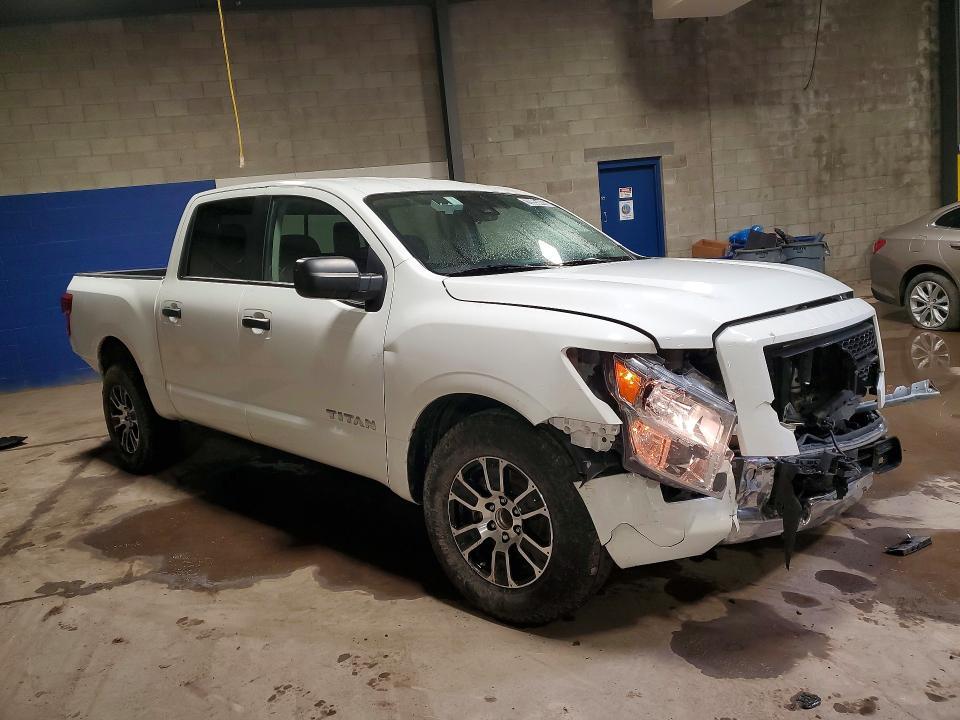 2023 Nissan Titan SV