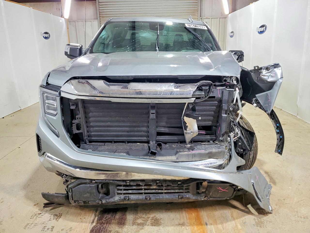 2025 GMC Sierra K1500 slt
