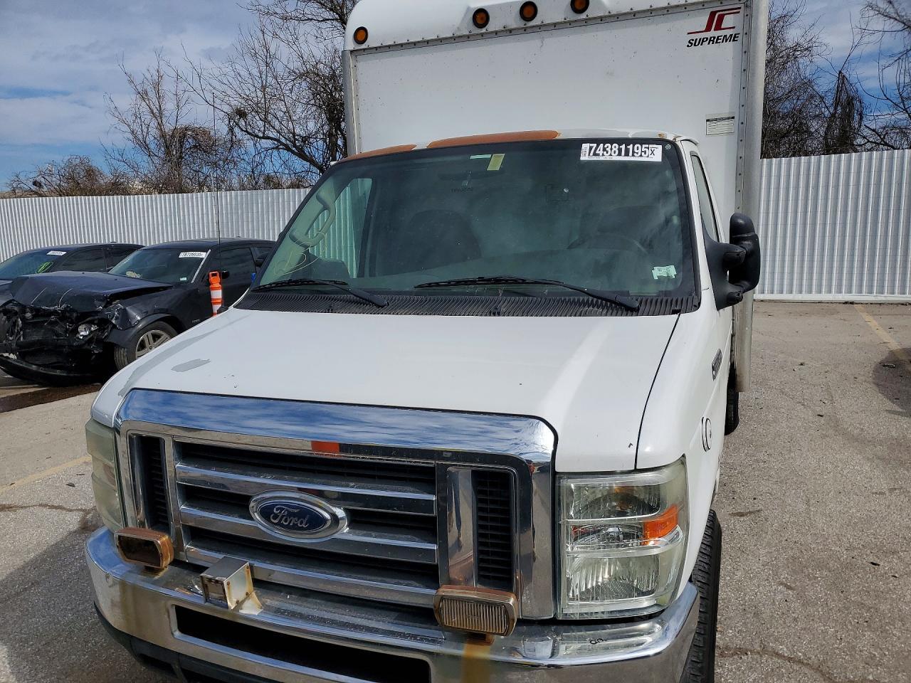 2008 Ford Econoline E350 Super Duty Cutaway Van