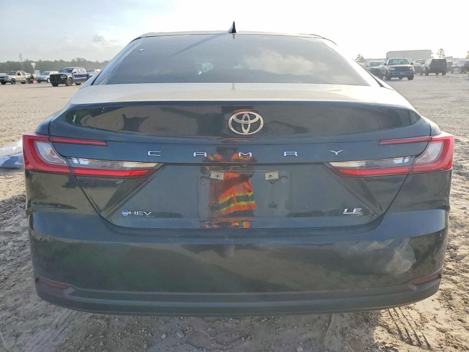 2025 Toyota Camry le